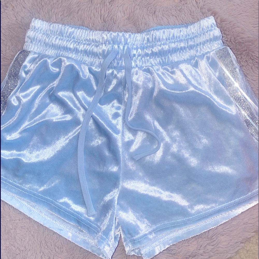 Never worn, super cute